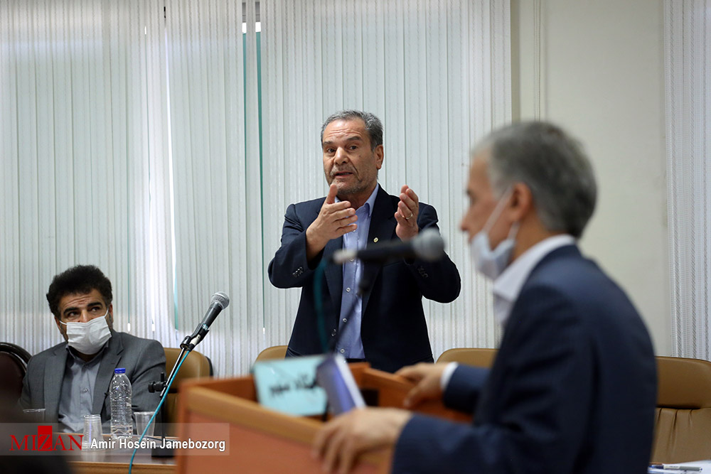 بازرس سازمان بازرسی: شرکتهای عظام هیچ یک از تعهدات ارزی خود را به بانک ارائه ندادند/نماینده دادستان خطاب به متهم ایروانی: از دهه ۸۰ ارز و ریال دریافت کردید و حتی یک دلار و درهم نیز پس ندادید/ مهلت قاضی به متهم: قبل از صدور حکم با بانکها تسویه کنید بازرس سازمان بازرسی: شرکتهای عظام هیچ یک از تعهدات ارزی خود را به بانک ارائه ندادند/نماینده دادستان خطاب به متهم ایروانی: از دهه ۸۰ ارز و ریال دریافت کردید و حتی یک دلار و درهم نیز پس ندادید/ مهلت قاضی به متهم: قبل از صدور حکم با بانکها تسویه کنید