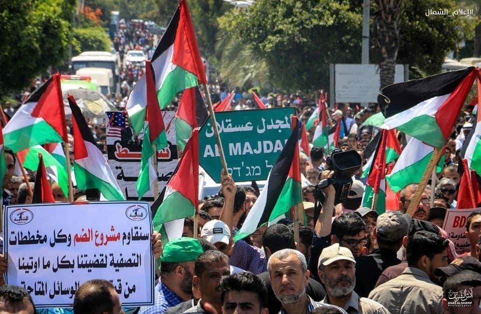 عکس| تظاهرات خشم، سراسر فلسطین را فراگرفت؛ «نه به معامله قرن و طرح الحاق» عکس| تظاهرات خشم، سراسر فلسطین را فراگرفت؛ «نه به معامله قرن و طرح الحاق»