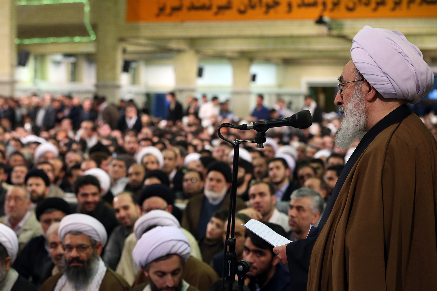 مالیات یک فریضه است/ ما امروز از ضعفا مالیات می‌گیریم امّا از فلان کلانْ‌سرمایه‌دار مالیات نمی‌گیریم  این‌ها جرم است