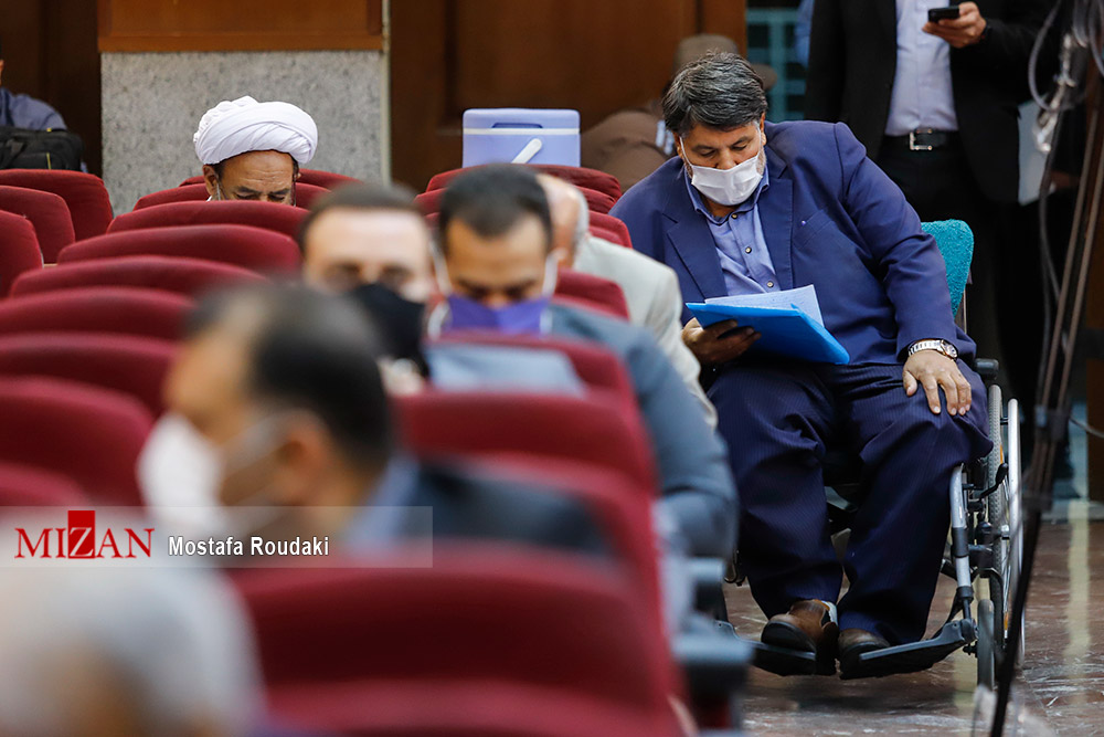 نقش یکی از متهمان متواری در شناسایی طعمه در شبکه طبری/ نماینده دادستان: انوشه افراد پرونده دار در دستگاه قضایی را شناسایی می‌کرد