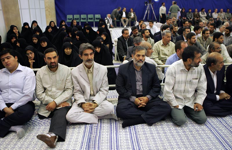 دیدار جمعی از پیشکسوتان و خاطره گویان دفاع مقدس با رهبر معظم انقلاب اسلامی جنگ حقیقتاً آینه تمامنمای ظرفیتهای ملت ایران بود