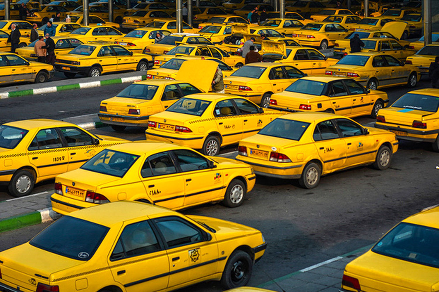 رانندگان تاکسی و دغدغههای معیشتی که با آن درگیر هستند رانندگان تاکسی و دغدغههای معیشتی که با آن درگیر هستند