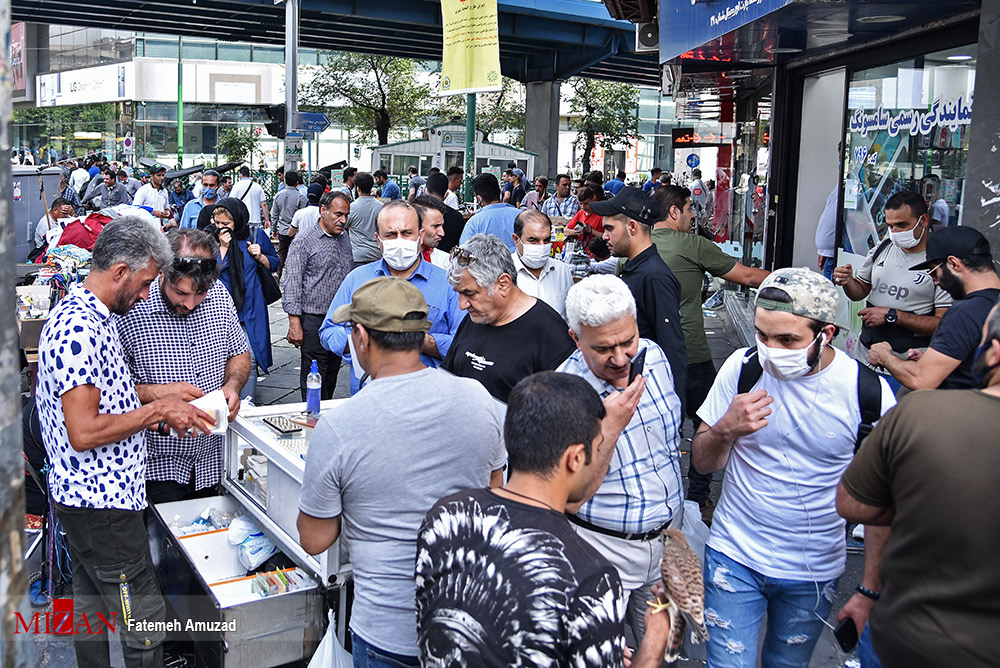 استفاده از ماسک برای افرادی که بیمار نیستند در هر مکانی ضرورت ندارد