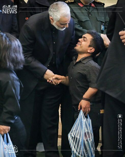 عکسی منتشر نشده از سردار سلیمانی عکسی منتشر نشده از سردار سلیمانی