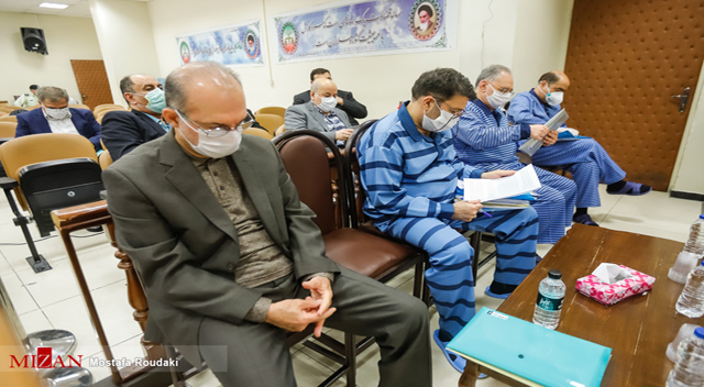 دهمین دادگاه متهمان پتروشیمی، با غیبت ۵ متهم فراری دهمین دادگاه متهمان پتروشیمی، با غیبت ۵ متهم فراری