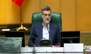 قاضی‌زاده هاشمی: سالهاست در حوزه ازدواج دچار مشکلات عدیده ای هستیم / تسهیل قانون ازدواج در پستوی ادارات خاک می‌خورد