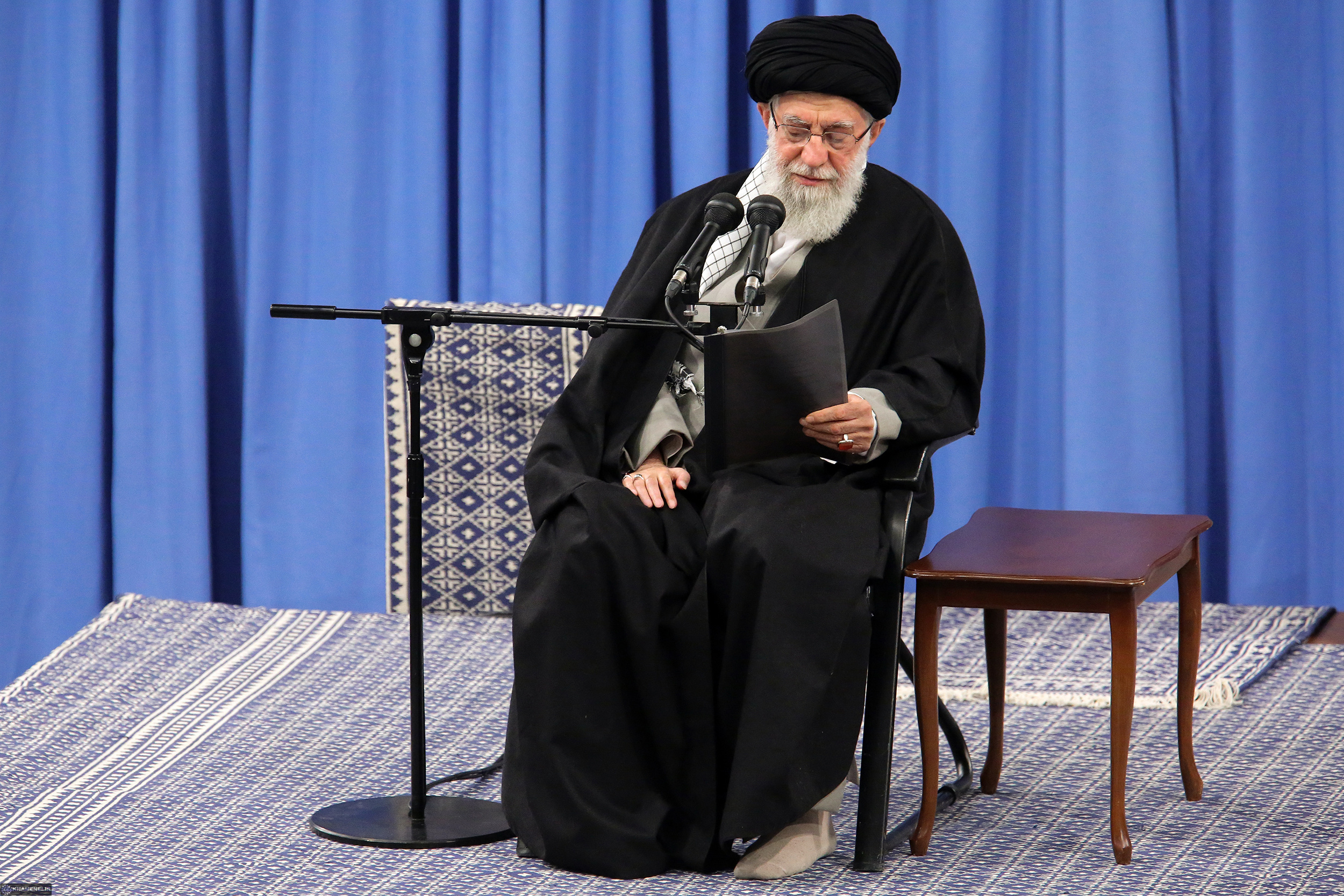 رهبر معظم انقلاب حقاً شهید رجائی و شهید باهنر مظهر کار و تلاش مؤمنانه و پایبندى بیاغماض به اصول بودند