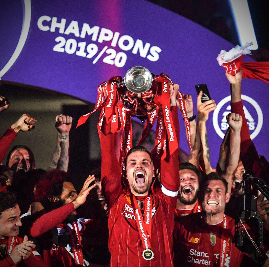تصاویری از جشن قهرمانی لیورپولی‌ها و هوادارانشان