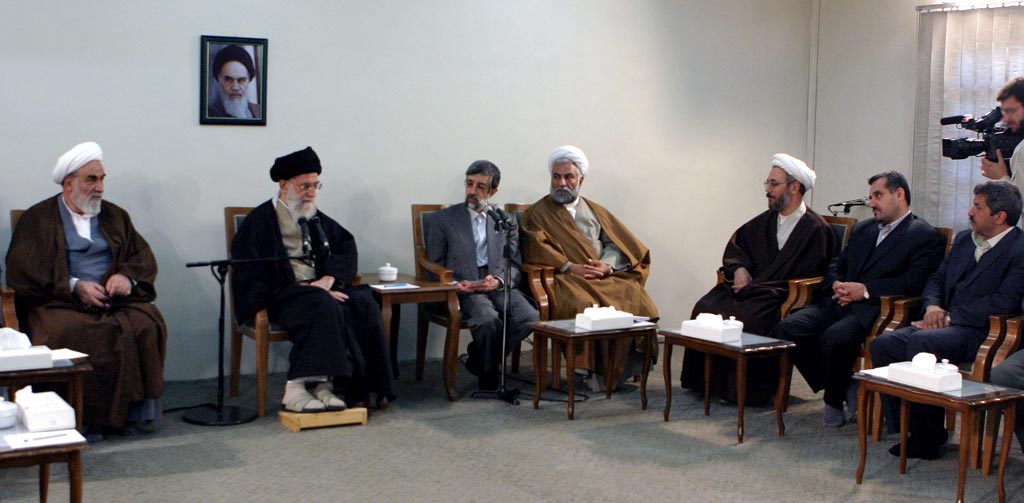رهبر معظم انقلاب در دیدار شورای مرکزی و کمیتههای علمی همایش صدمین سالگرد مشروطیت ما واقعاً احتیاج داریم به یک تاریخ مستندِ قوىِ روشنی از مشروطیت/ مشروطیت را باید درست تبیین کنیم
