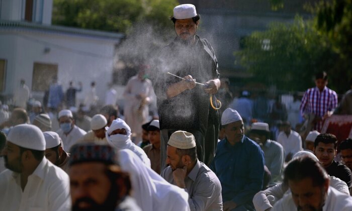 پاکستانیها با رعایت پروتکل های بهداشتی به استقبال عید قربان رفتند
