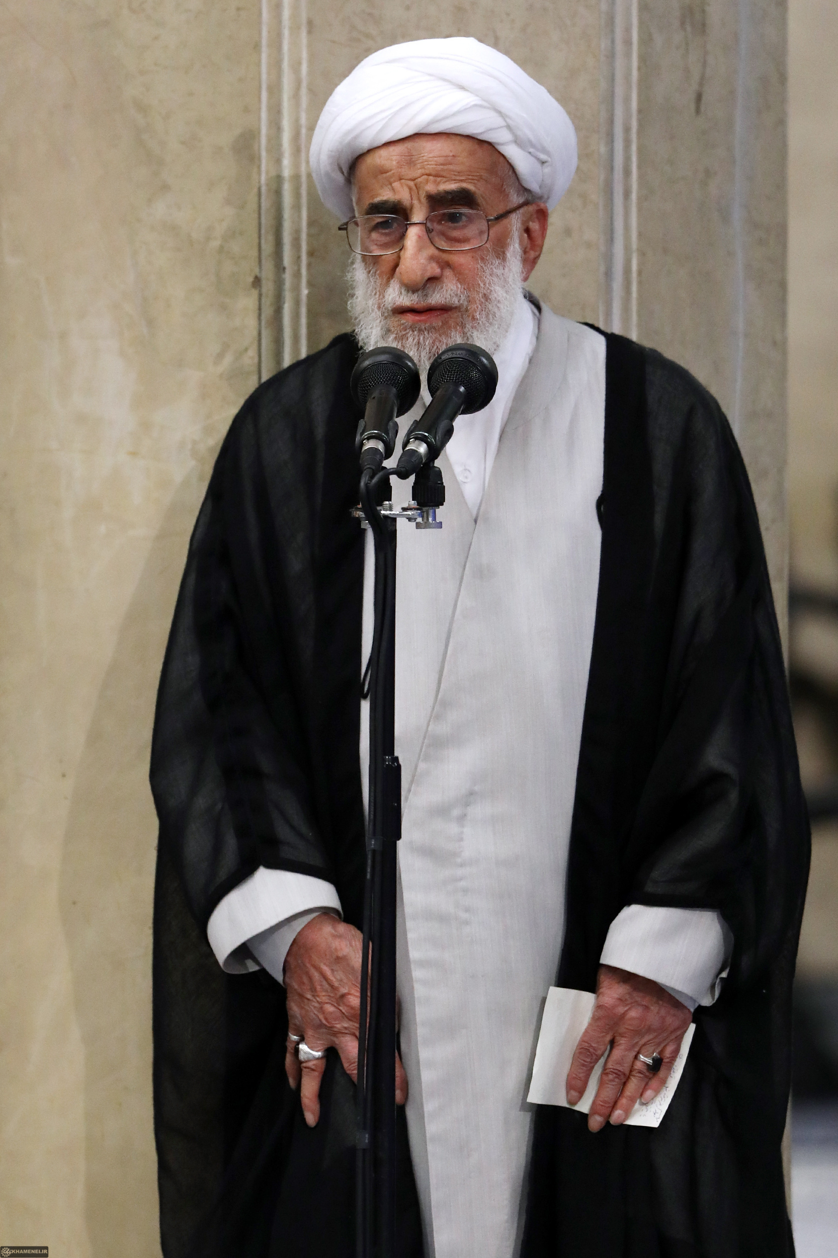 آیت الله احمد جنتی امروز مهمترین هدف جنگ نرم دشمن، گرفتن امید و اعتماد به نفس ملت ایران است