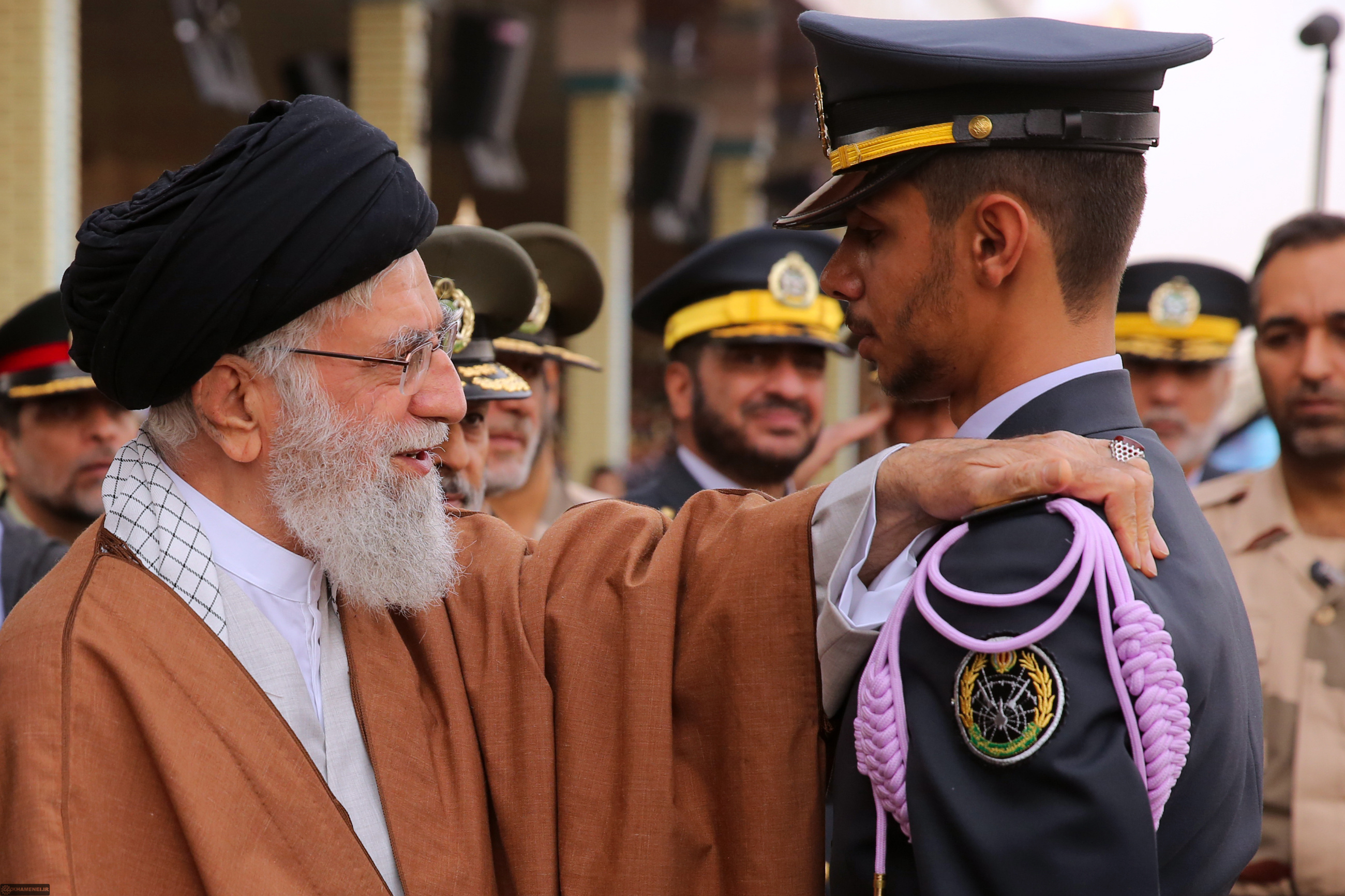 رهبر معظم انقلاب در مراسم دانشآموختگی دانشجویان دانشگاههای افسری ارتش آمریکا در ماه اوت ۱۹۴۵ با یک بمب در شهر هیروشیما، به طور فوری و آنی، صد هزار نفر را کشت