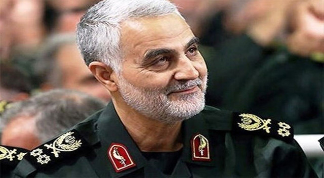 لحظاتی از گفتوگوی سالهای اخیر حاج قاسم سلیمانی با خبرنگاران لحظاتی از گفتوگوی سالهای اخیر حاج قاسم سلیمانی با خبرنگاران
