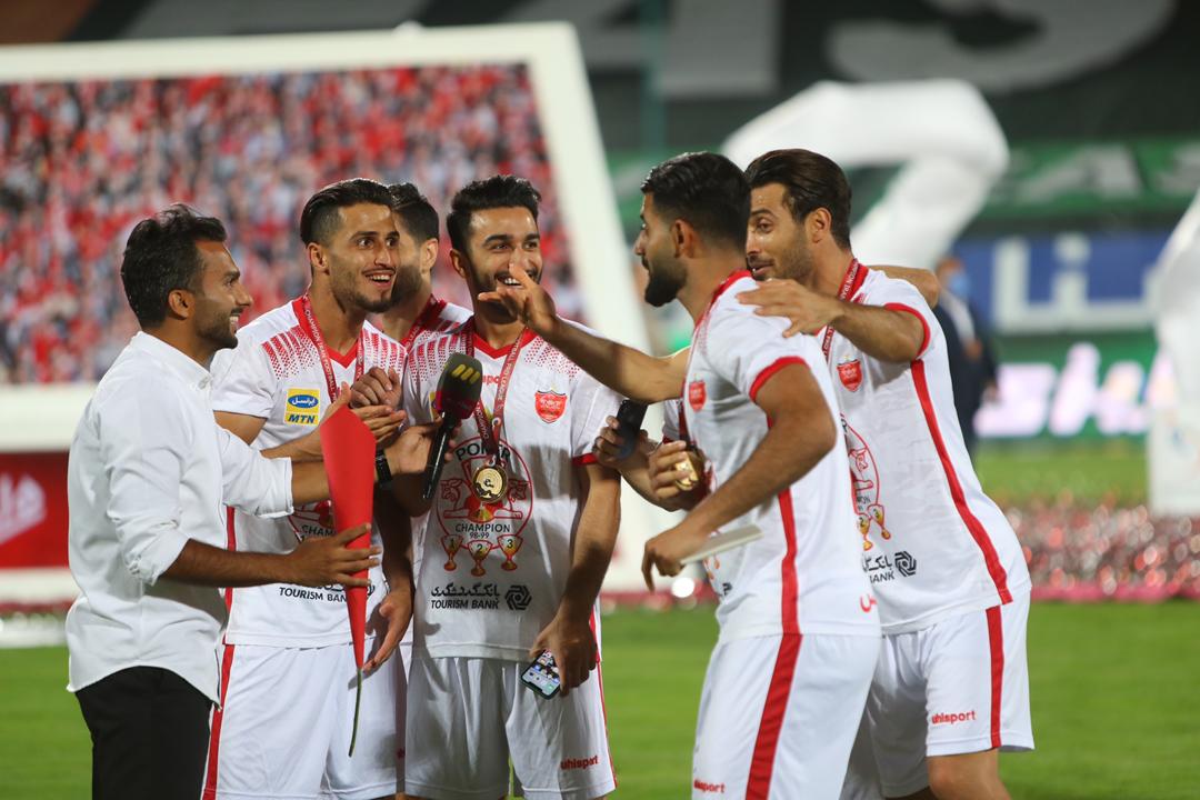 گزارش ویژه از جشن قهرمانی پرسپولیس؛ ششمین کاپ در دستان پسران قرمز + تصاویر گزارش ویژه از جشن قهرمانی پرسپولیس؛ ششمین کاپ در دستان پسران قرمز + تصاویر