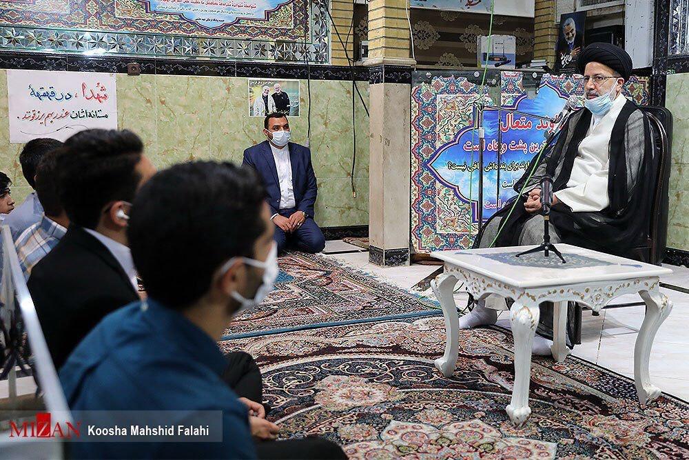 دیدار رییس دستگاه قضا با تعدادی از ایتام و خانوادههای تحت پوشش یکی از مراکز فرهنگی و جهادی اطراف تهران دیدار رییس دستگاه قضا با تعدادی از ایتام و خانوادههای تحت پوشش یکی از مراکز فرهنگی و جهادی اطراف تهران