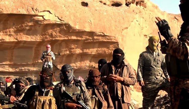 نجات یک زن و دخترانش از دست پدر داعشی خود +عکس نجات یک زن و دخترانش از دست پدر داعشی خود +عکس