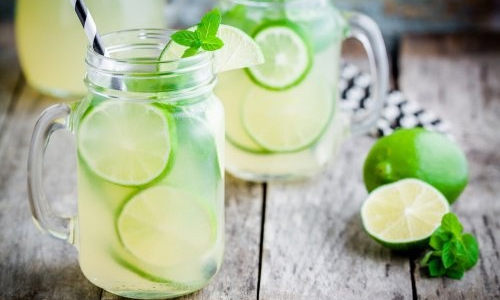 طرز تهیه یک نوشیدنی خنک تابستانی