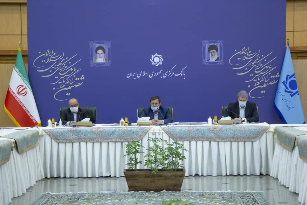 همتی: هدف اصلی ما کاهش ناترازی بانکهاست