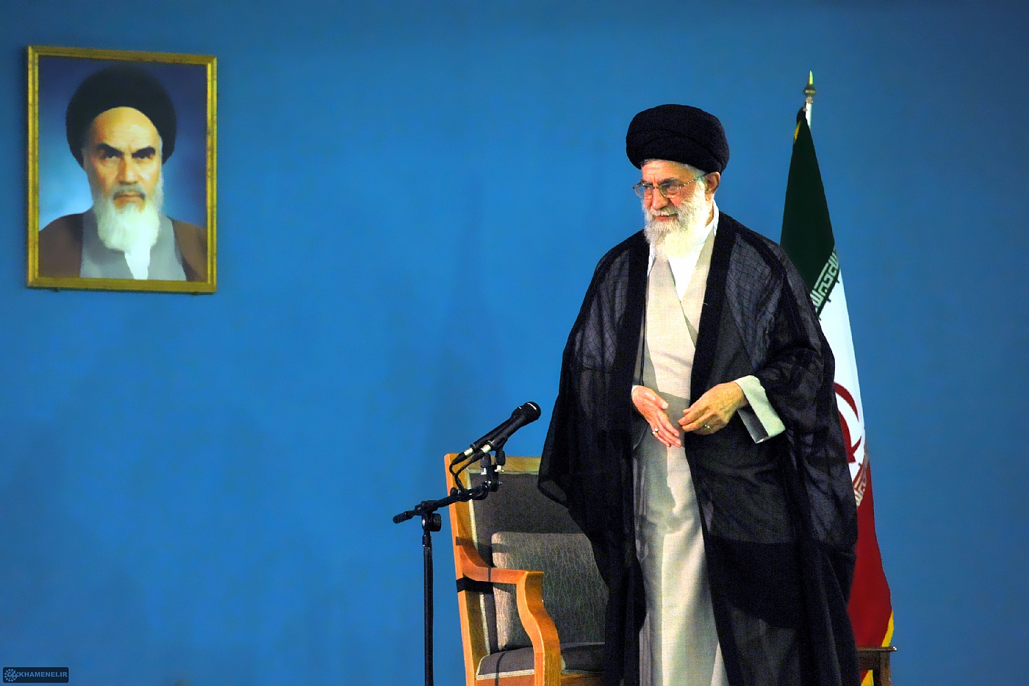 رهبر معظم انقلاب نام سردار مؤمن و شجاعی مثل شهید «رییسعلی دلواری» از نامهائی است که همیشه دلهای مؤمن را که آشنائی به وضع او و مبارزات او داشتهاند، در سراسر این کشور به خود جذب میکرده است