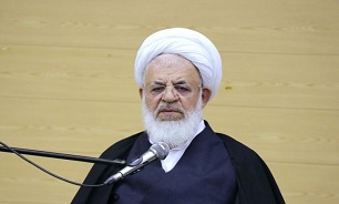 امام جمعه یزد: توطئه دشمن را با افزایش بصیرت خنثی کنیم