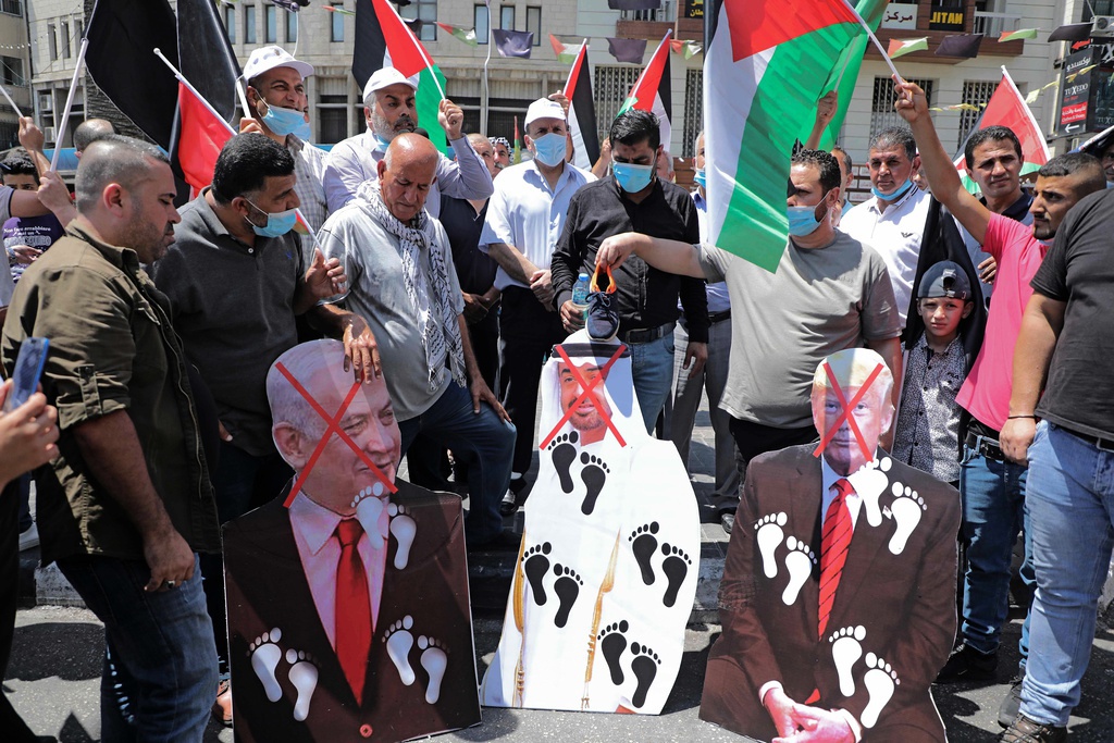 تظاهرات فلسطینیان علیه توافق امارات و رژیم صهیونیستی تظاهرات فلسطینیان علیه توافق امارات و رژیم صهیونیستی