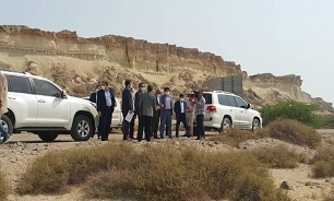 بازدید دادستان عمومی و انقلاب مرکز استان هرمزگان از محدوده ژئوسایت غار نمکدان جزیره قشم /   تسریع فرآیند تعیین تکلیف پرونده گلدن سیتی