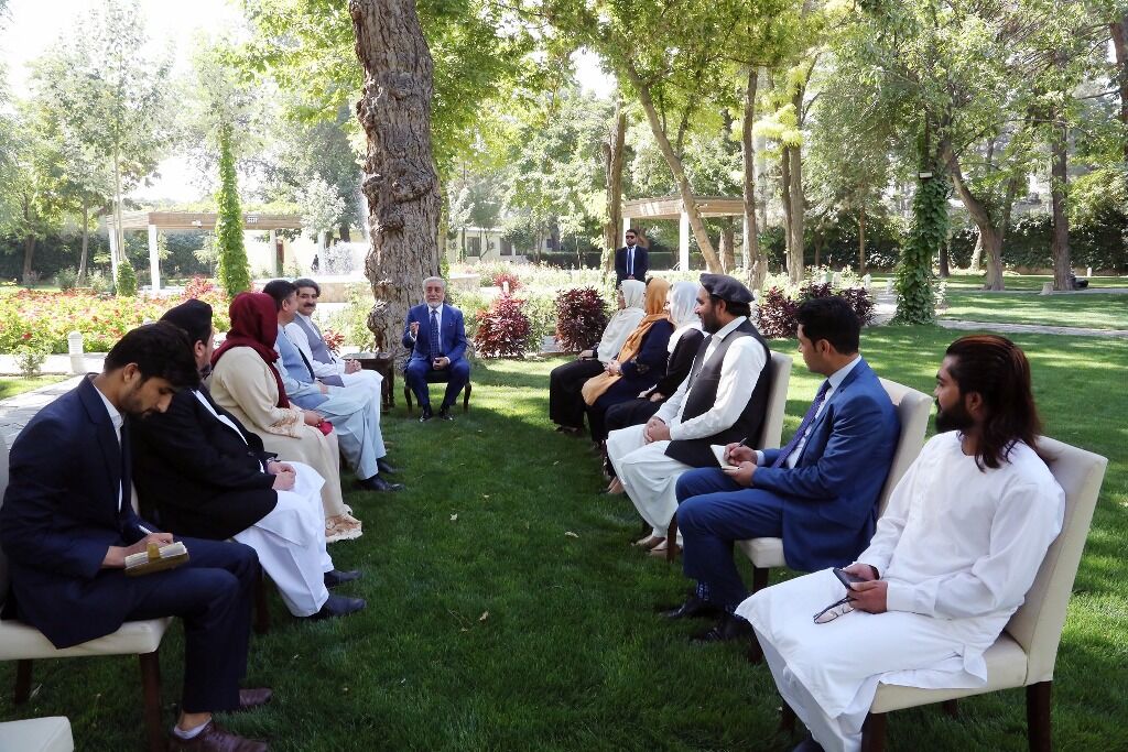 عبدالله: طالبان بدون بهانه جویی در مذاکرات صلح حاضر شود