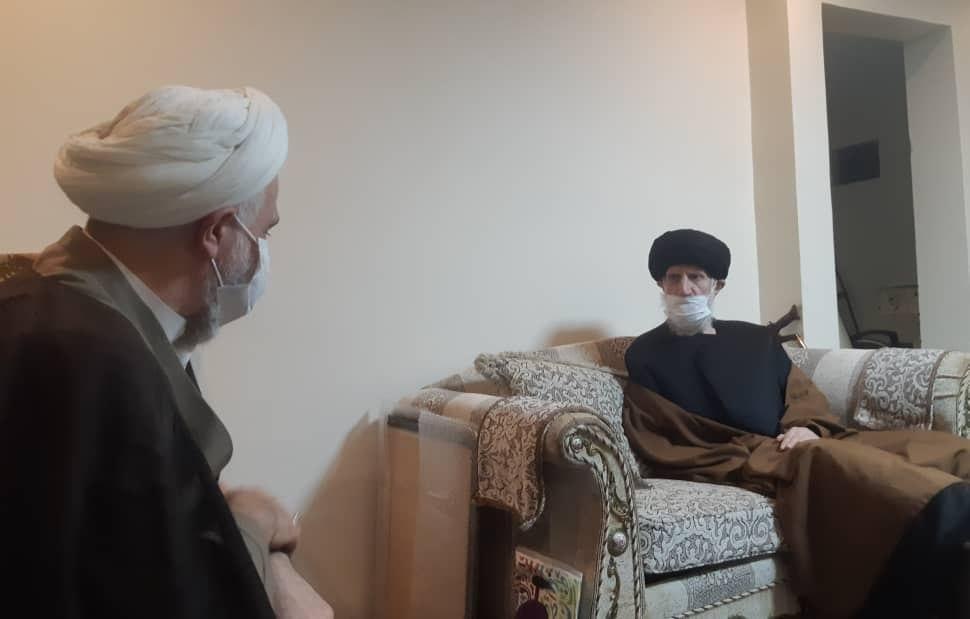 معاون ارتباطات حوزهای دفتر مقام معظم رهبری از استاد فاطمینیا عیادت کرد معاون ارتباطات حوزهای دفتر مقام معظم رهبری از استاد فاطمینیا عیادت کرد