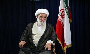 نظام موظف به پشتیبانی مالی و جانی از گزارشگران فساد است