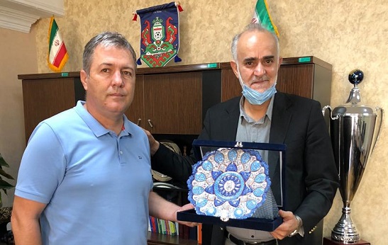 مرور برنامههای آتی تیم ملی و اهدا یادبود به اسکوچیچ توسط دبیرکل