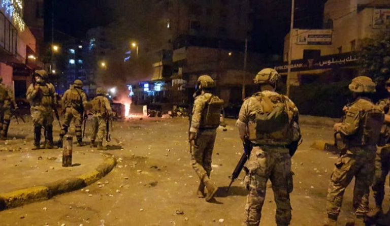 درگیری مسلحانه در بیروت درگیری مسلحانه در بیروت؛ هواداران برادران حریری به جان هم افتادند
