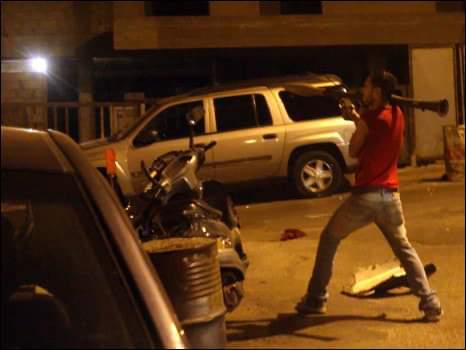 درگیری مسلحانه در بیروت درگیری مسلحانه در بیروت؛ هواداران برادران حریری به جان هم افتادند