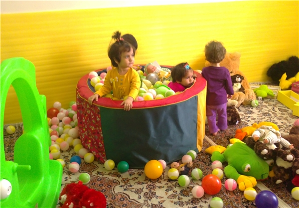 وقتی آغوش گرم پدر و مادر نباشد وقتی آغوش گرم پدر و مادر نباشد