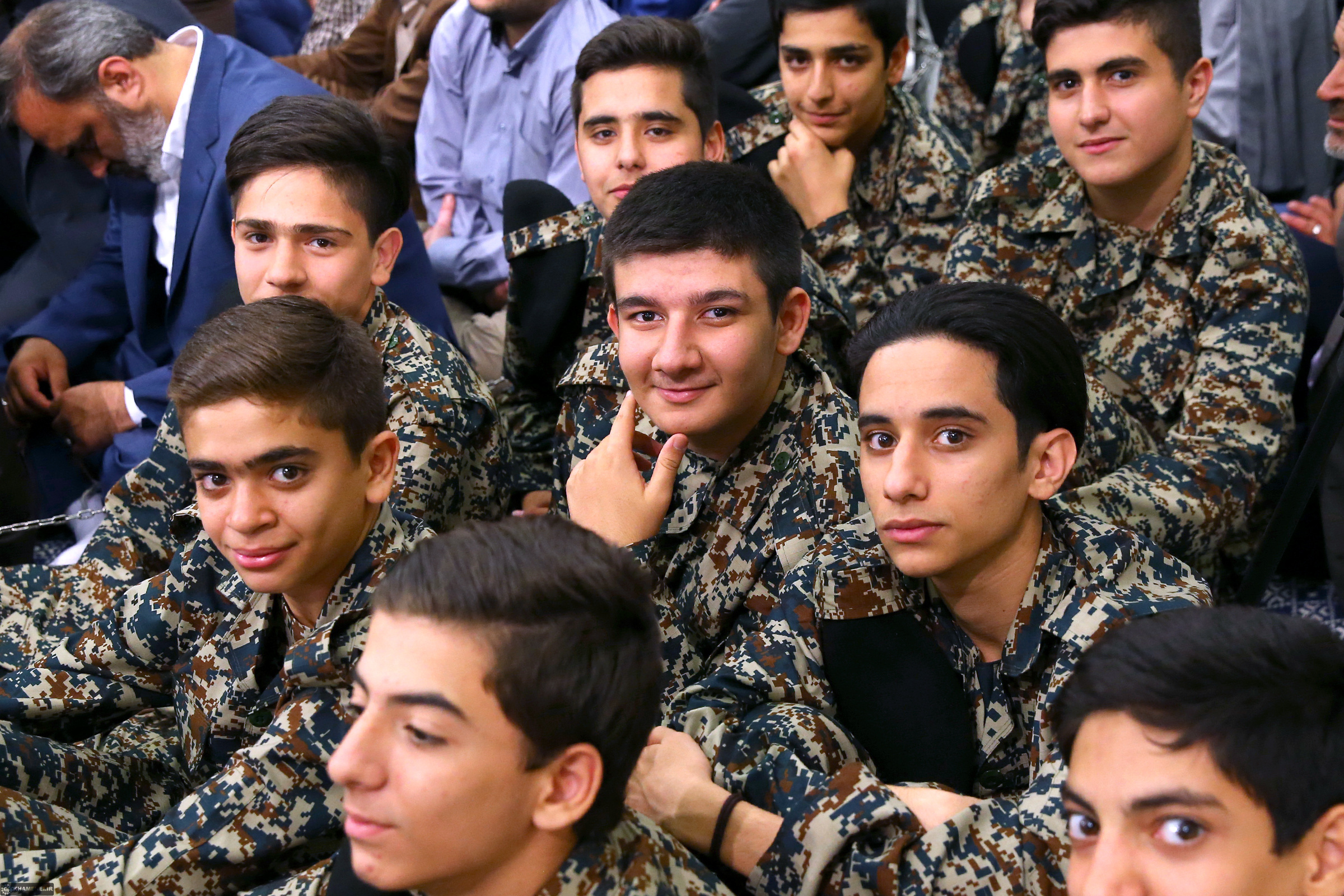 از بزرگ‌ترین فوائد جنگ ۸ ساله حفظ و تقویت روحیه انقلاب در نسل جوان بود