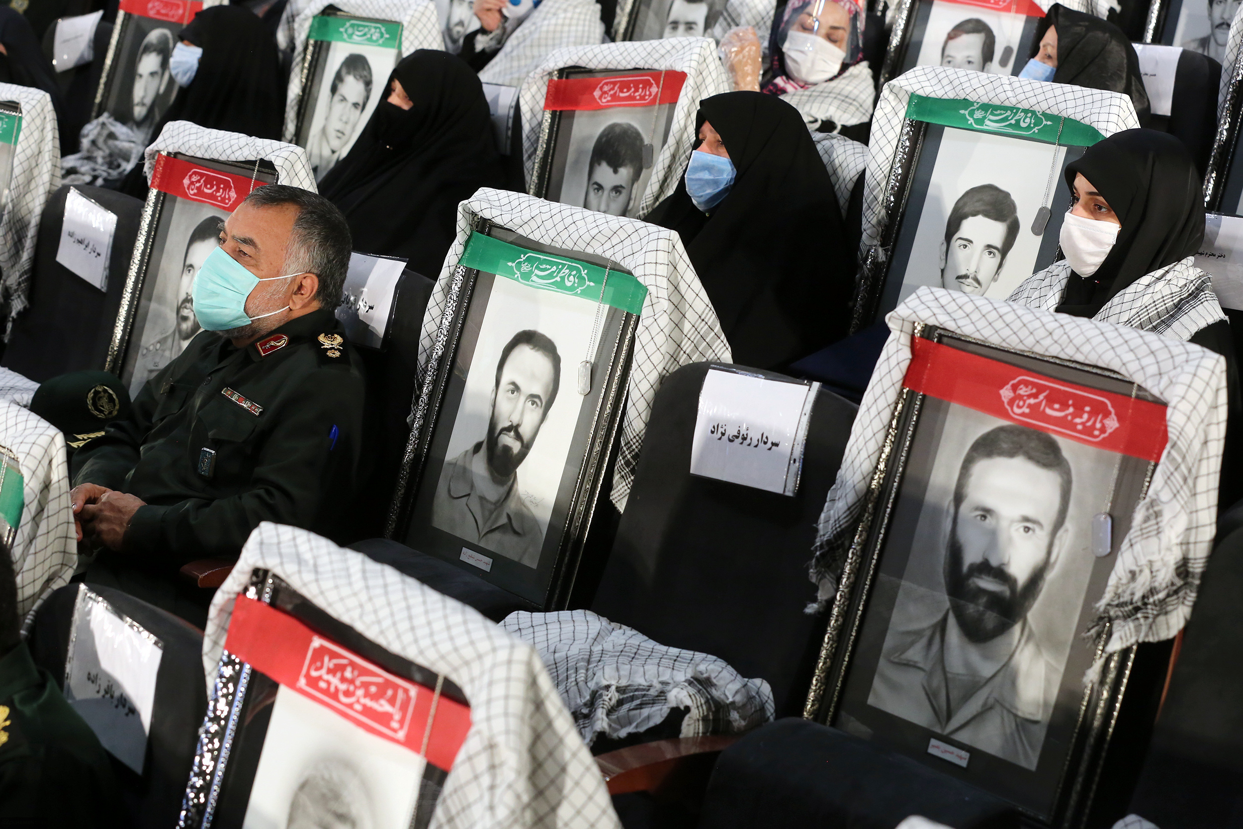 سخنرانی تلویزیونی رهبر معظم انقلاب در آئین تجلیل از پیشکسوتان دفاع مقدس عظمت میدان یعنی تعریف دفاع مقدّس