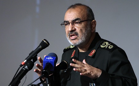 امروز با برخورداری از پشتوانه ملت از آرمانهای انقلاب اسلامی دفاع میکنیم امروز با برخورداری از پشتوانه ملت از آرمانهای انقلاب اسلامی دفاع میکنیم