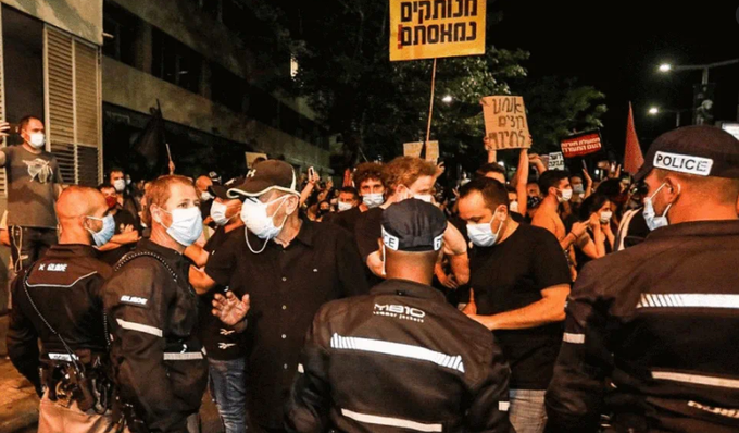 تظاهرات گسترده علیه نتانیاهو با حضور ۱۳۰ هزار نفر؛ پلیس دهها نفر را بازداشت کرد تظاهرات گسترده علیه نتانیاهو با حضور ۱۳۰ هزار نفر؛ پلیس دهها نفر را بازداشت کرد
