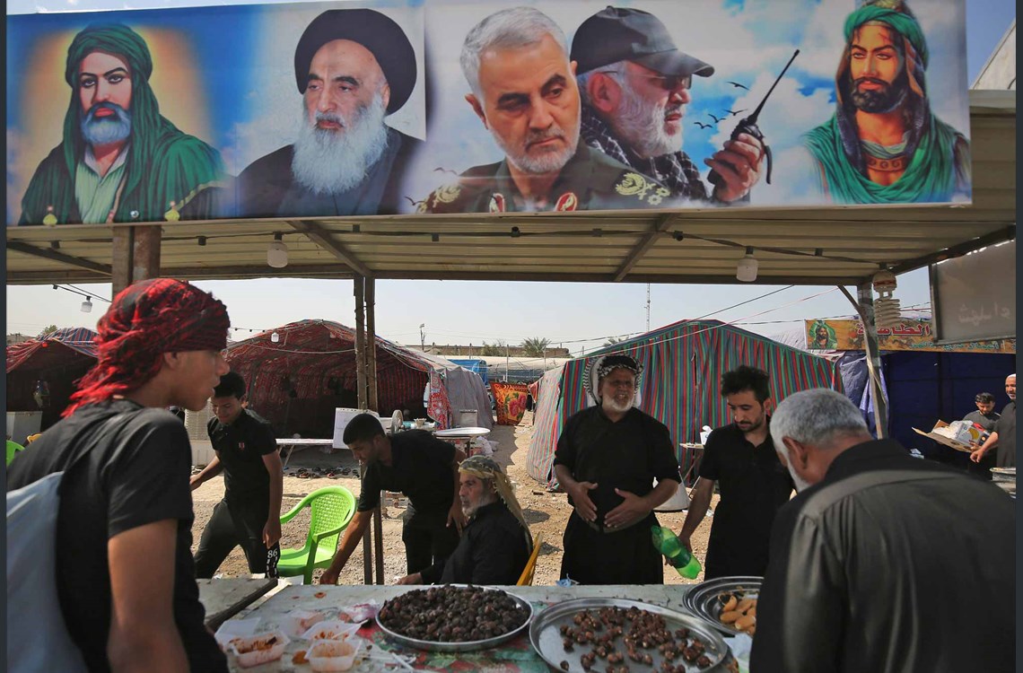 عکس| زائران اربعین حسینی پای پیاده به سمت کربلا می‌روند