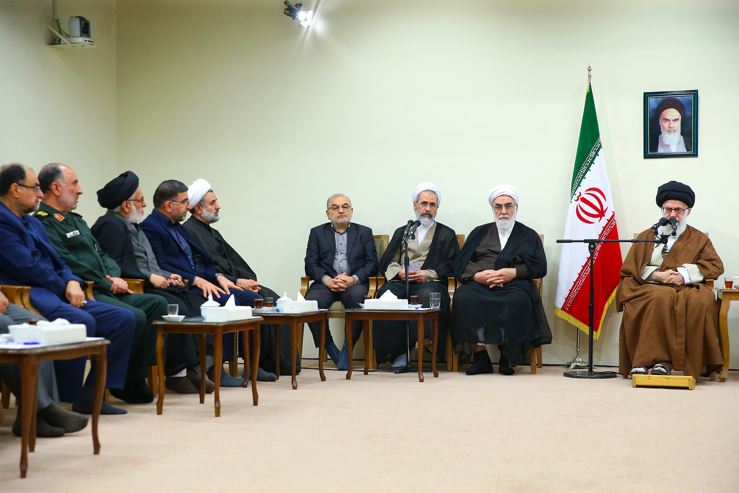 دیدار رهبر معظم انقلاب با دستاندرکاران کنگره شهدا و ایثارگران روحانی استان قم راهپیمایی عظیم اربعین واقعاً یک پدیده الهی است