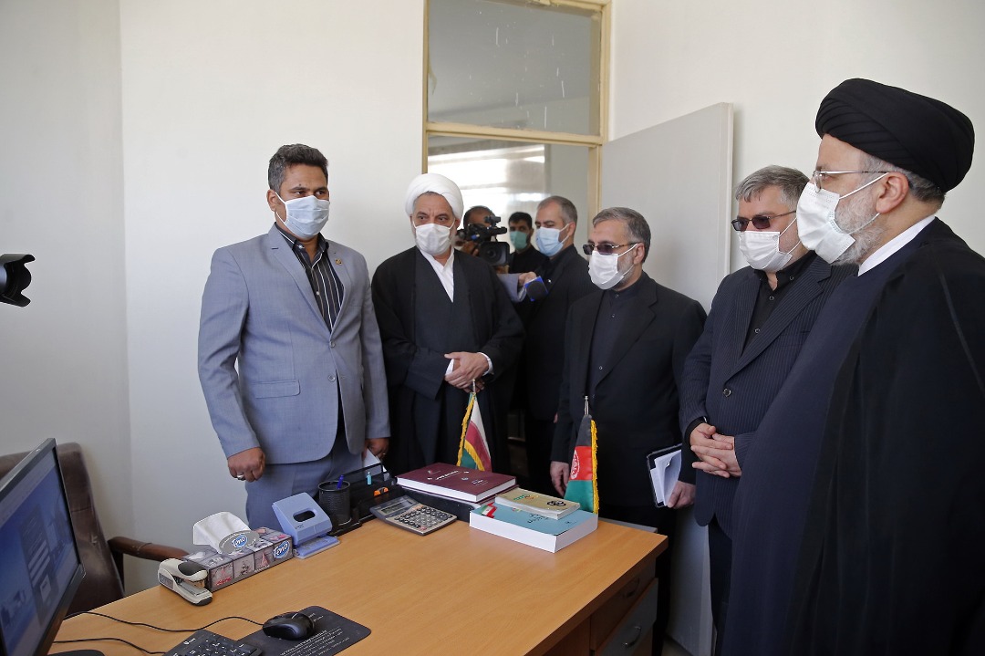 آیت‌الله رئیسی با حضور در پاسگاه مرزی یزدان در جریان توانمندی‌ها و امکانات موجود برای صیانت از مرزهای کشور قرار گرفت