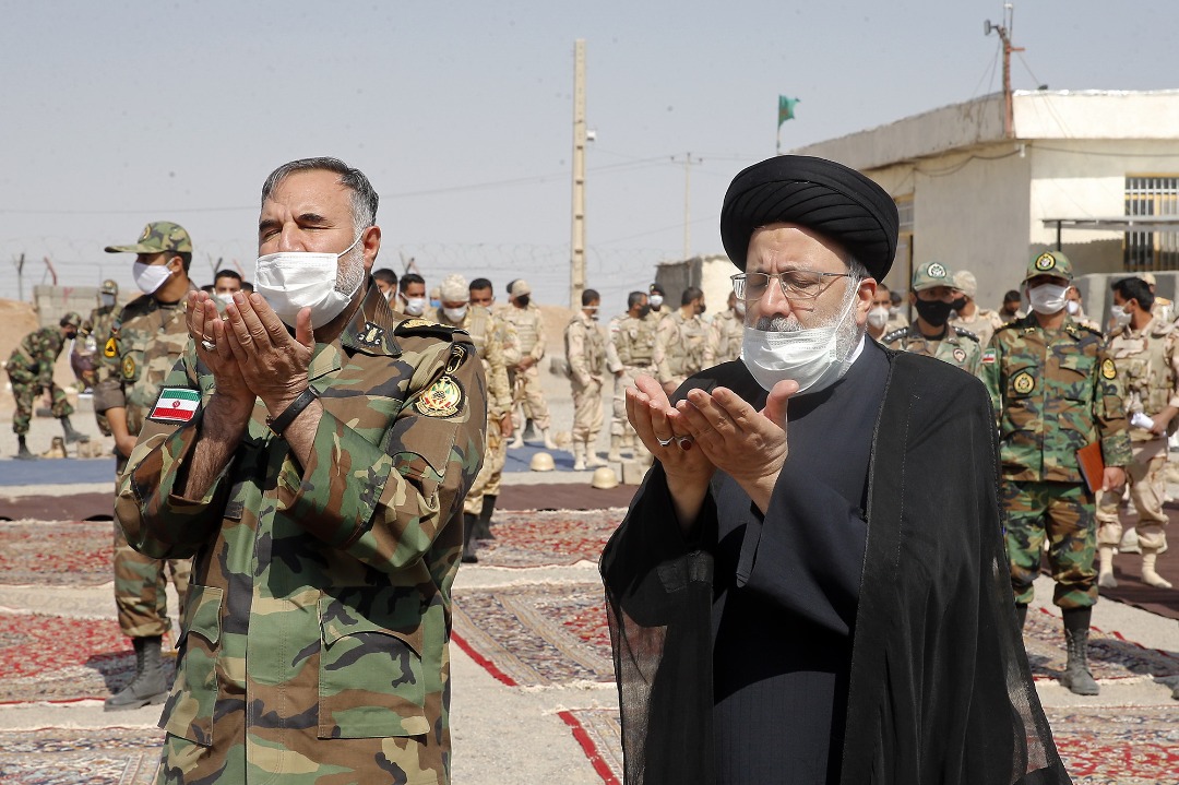 آیت‌الله رئیسی با حضور در پاسگاه مرزی یزدان در جریان توانمندی‌ها و امکانات موجود برای صیانت از مرزهای کشور قرار گرفت