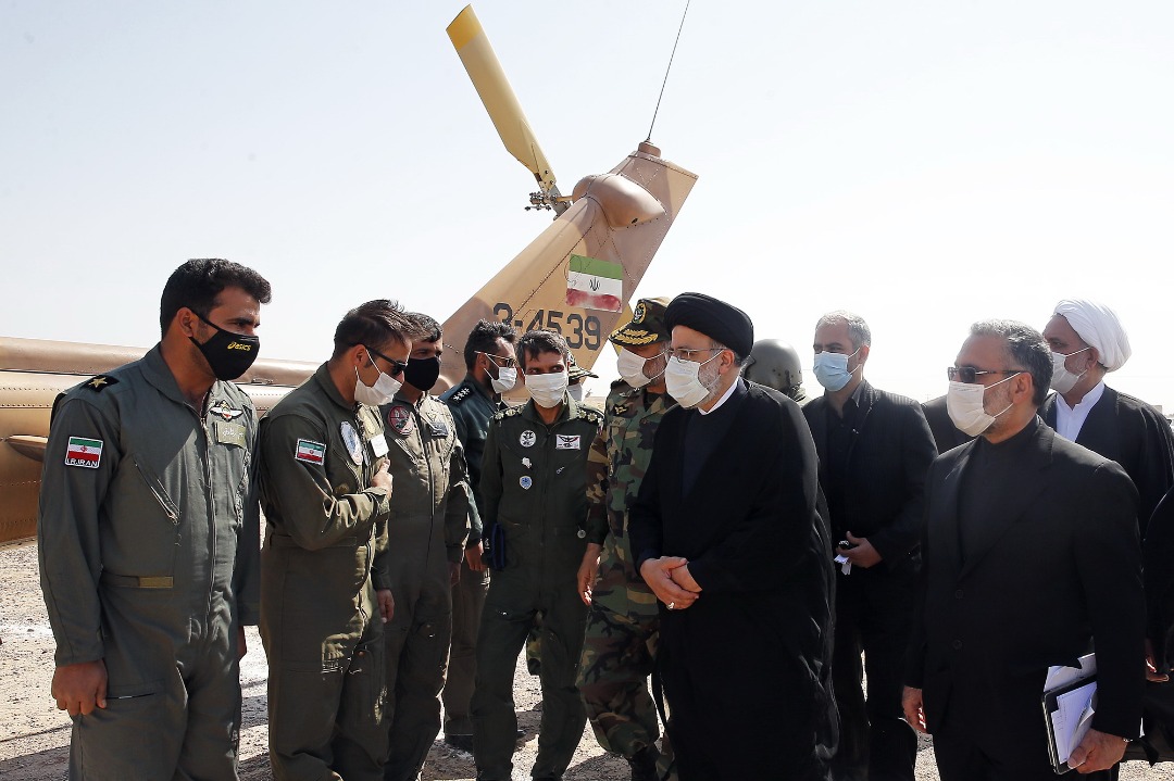 آیت‌الله رئیسی با حضور در پاسگاه مرزی یزدان در جریان توانمندی‌ها و امکانات موجود برای صیانت از مرزهای کشور قرار گرفت
