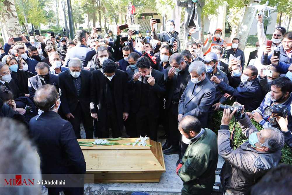 مراسم تشییع محمدرضا شجریان در آرامگاه فردوسی