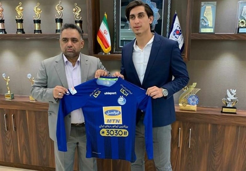 مدافع پرسپولیس بالاخره به استقلال پیوست + عکس مدافع پرسپولیس بالاخره به استقلال پیوست + عکس
