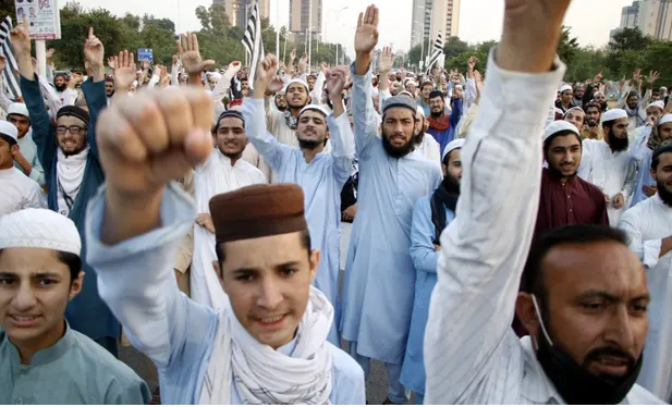 ادامه اعتراضات علیه رویکرد اسلام ستیزانه فرانسه