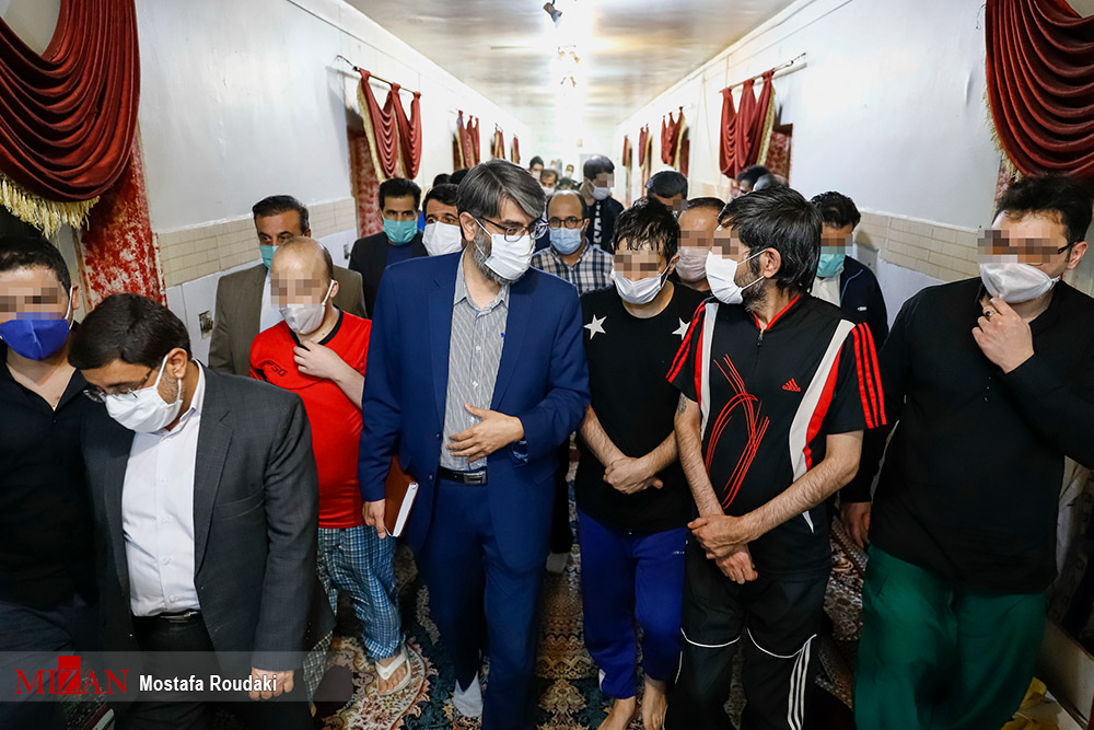 حضور رییس سازمان زندان‌ها در بند زندانیان تکفیری زندان رجایی شهر و گفتگوی ۶ ساعته با آنان