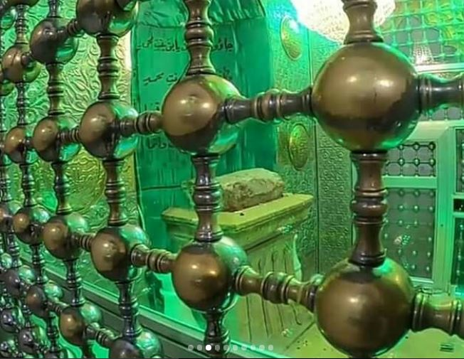 رونمایی از سنگی که خون سیدالشهدا (ع) را به یادگار دارد +عکس رونمایی از سنگی که خون سیدالشهدا (ع) را به یادگار دارد +عکس