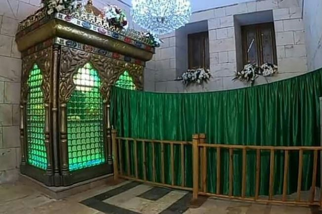 رونمایی از سنگی که خون سیدالشهدا (ع) را به یادگار دارد +عکس رونمایی از سنگی که خون سیدالشهدا (ع) را به یادگار دارد +عکس