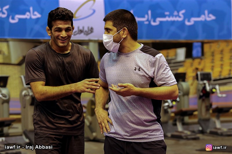 توصیههای فنی دبیر در تمرین تیم ملی کشتی آزاد بزرگسالان توصیههای فنی دبیر در تمرین تیم ملی کشتی آزاد بزرگسالان