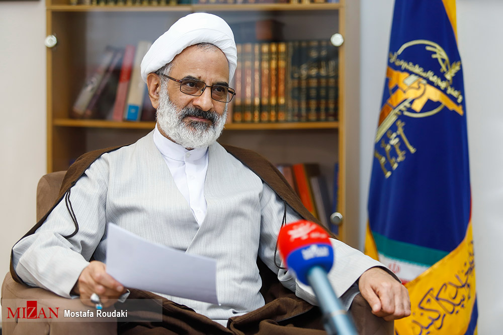 کمک سپاه به دولت فعلی از دولت‌های قبلی بیشتر است| مدیران از کمک گرفتن از نیرو‌های مسلح برای کمک به آبادانی کشور نترسند| ترامپ، میوه کار اوباما را چید| تروریست‌ها به مرز‌های ایران نزدیک شوند گورشان کَنده می‌شود| قوه قضائیه خیلی از کارخانه‌ها از تعطیلی رهانید